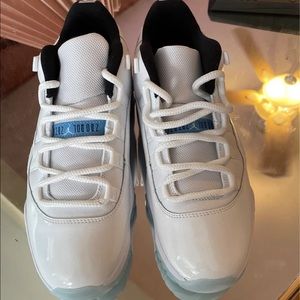 Retro jordan 11 low size 9 men
